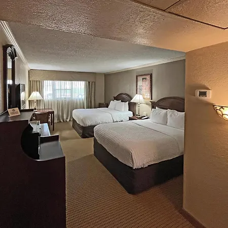 Clarion Inn Garden City-3